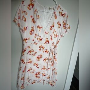 Altar'd State Women's White Floral Short Sleeve Mini Wrap Dress Tie-Waist Size
